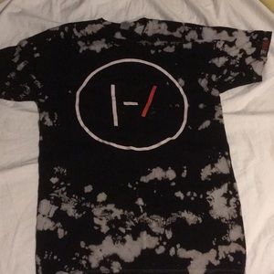 Twenty One Pilots tee shirt